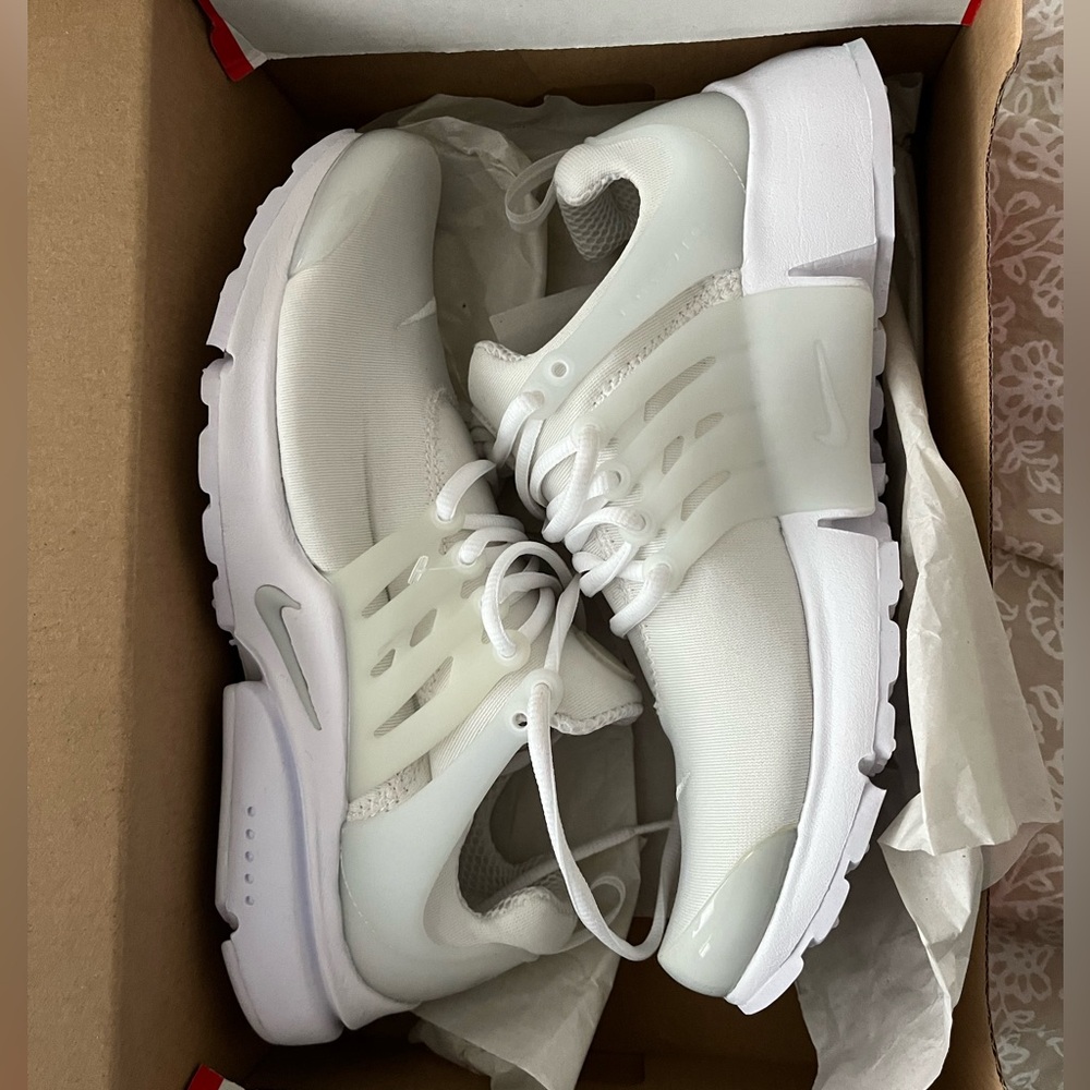 NIKE White Presto